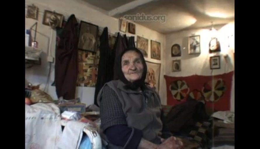 Bözsi néni (92) énekel